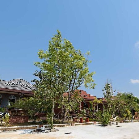 Cowboy Farm Resort Pattaya Banhuajjaj Kültér fotó