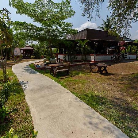 Cowboy Farm Resort Pattaya Banhuajjaj Kültér fotó