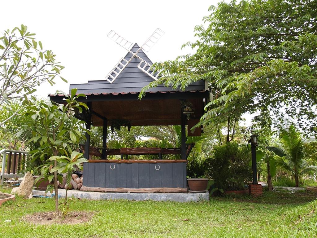 Cowboy Farm Resort Pattaya Banhuajjaj Kültér fotó