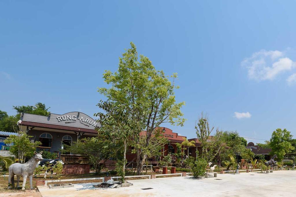 Cowboy Farm Resort Pattaya Banhuajjaj Kültér fotó