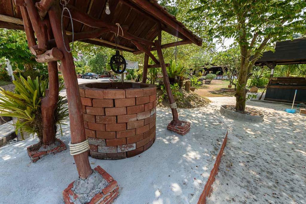 Cowboy Farm Resort Pattaya Banhuajjaj Kültér fotó
