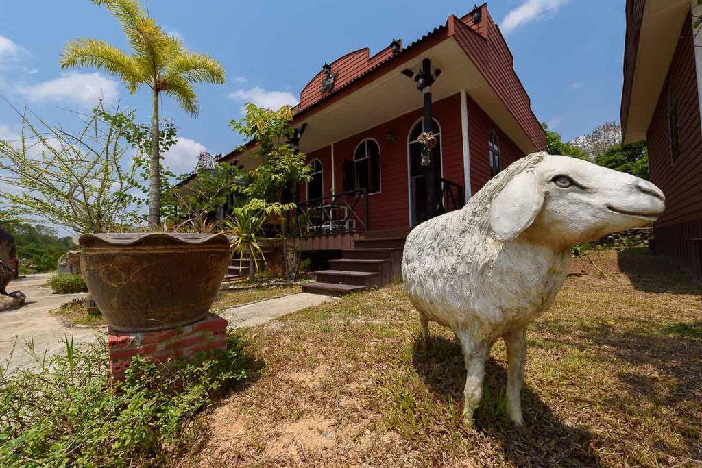 Cowboy Farm Resort Pattaya Banhuajjaj Kültér fotó