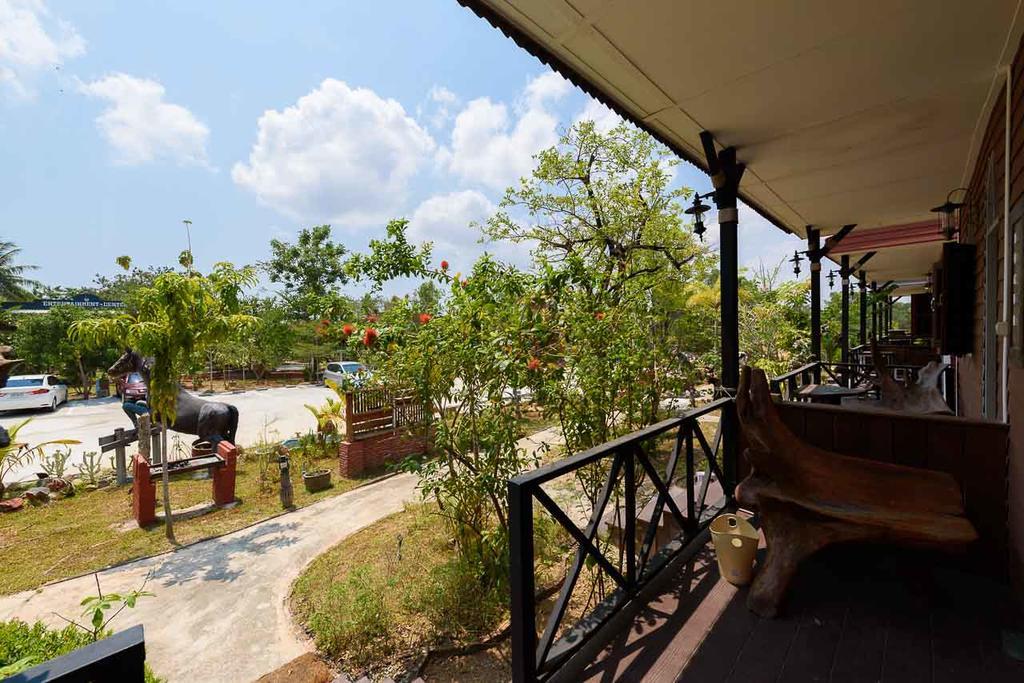 Cowboy Farm Resort Pattaya Banhuajjaj Kültér fotó