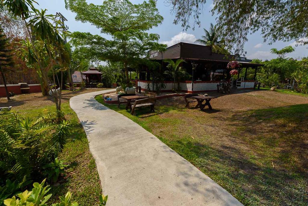 Cowboy Farm Resort Pattaya Banhuajjaj Kültér fotó